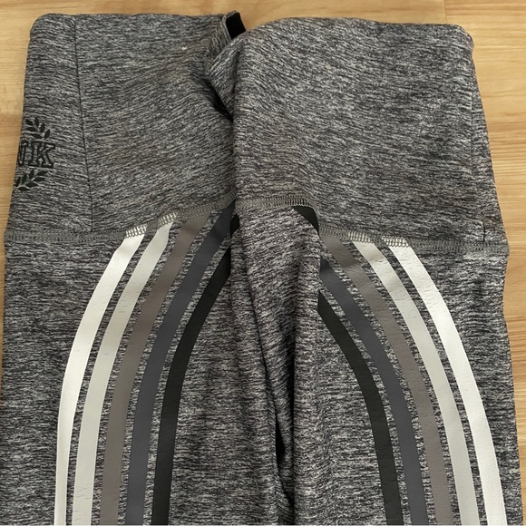 Victoria's Secret PINK Ultimate Highwaist Legging Gray Stripes Size XS - Picture 7 of 12